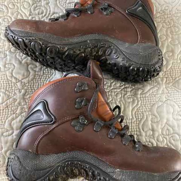 Women's Vibram Hiking Boots size 7 - Picture 5 of 6